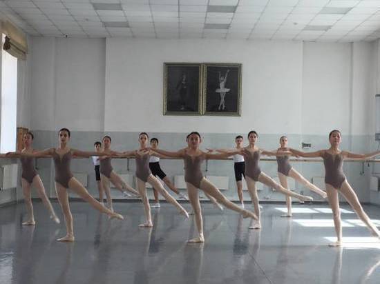 В Улан-Удэ состоялись онлайн-уроки по балету для студентов из Японии