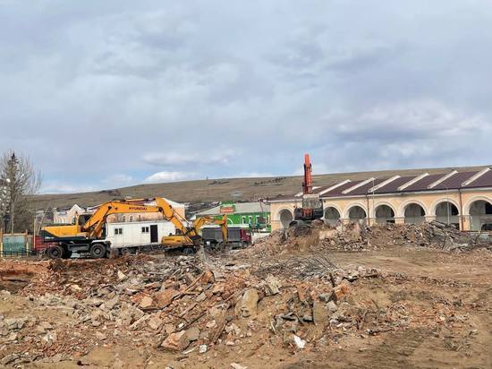 В райцентре Бурятии демонтировали старое здание дома культуры