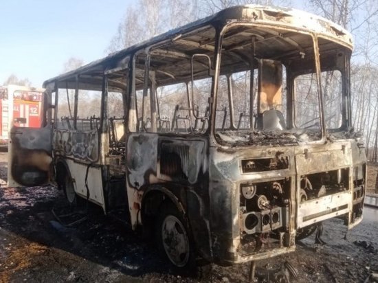 В Новосибирской области 21 апреля сгорел пассажирский автобус
