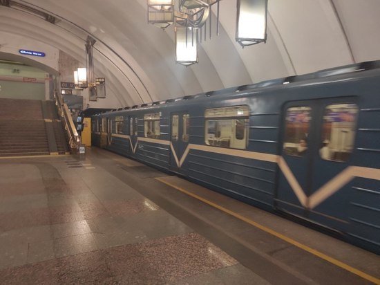 В Петербурге заработали на вход все станции метро, закрывавшиеся из-за наплыва пассажиров