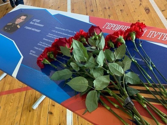 В колледже Мончегорска установили парты Героя в честь погибших бойцов