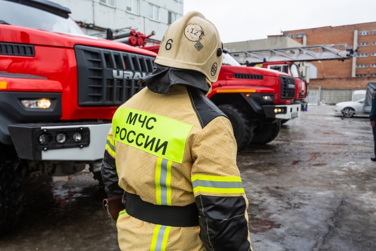 В Новосибирске у здания института ФСБ загорелся автомобиль - МК Новосибирск