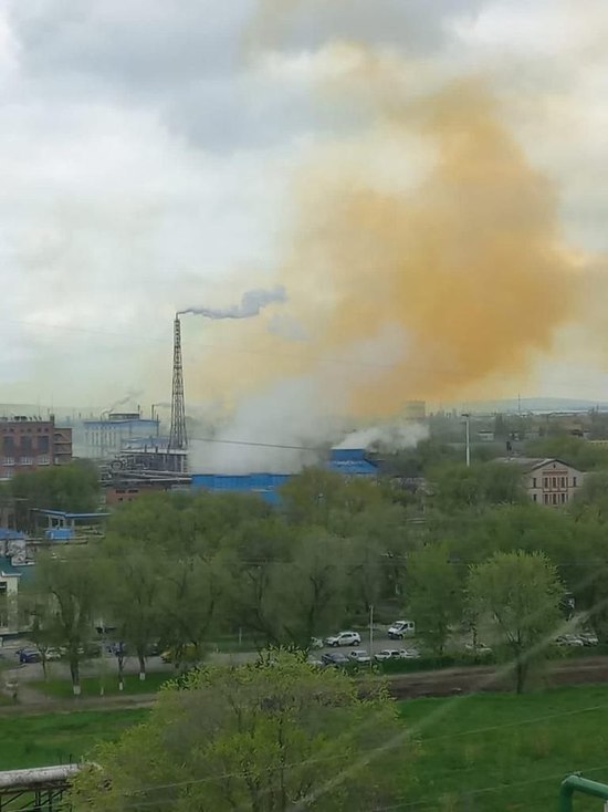 Над цехом азотной кислоты в Невинномысске появилось желтое облако