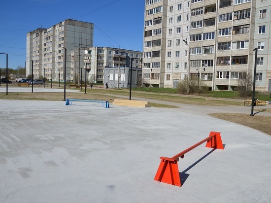 В Твери продолжается обустройство сквера на улице Хромова