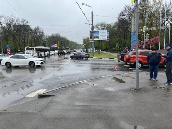В Ростове на Стачки 15-летняя девочка пострадала в ДТП
