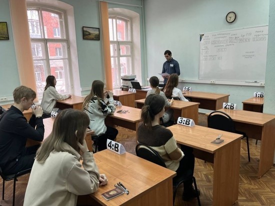 Первой стобальницей на ЕГЭ в Саратовской области стала выпускница 2014-го года