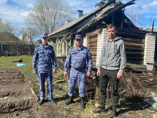 В Торжке Тверской области во время пожара спасли девочку