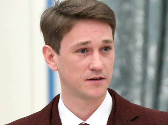 Антон Шагин прочел свои стихи добровольцам на пункте отбора на контрактную службу