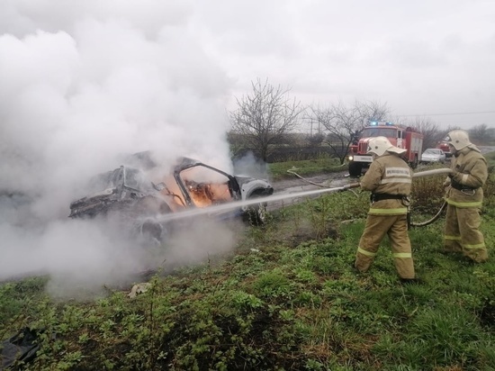 В курском посёлке Пристень сгорел автомобиль Renault Logan