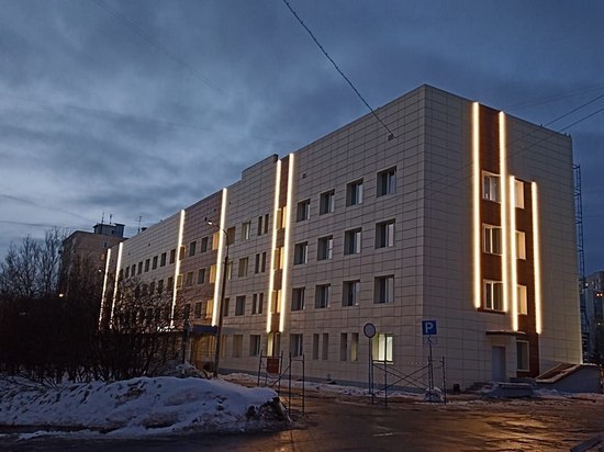 Ремонт фасада поликлиники №1 завершили в Мурманске