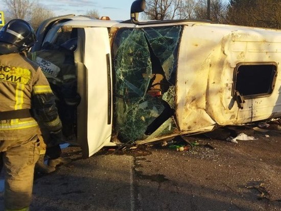 Пять человек пострадали в автобусной аварии в Давыдово