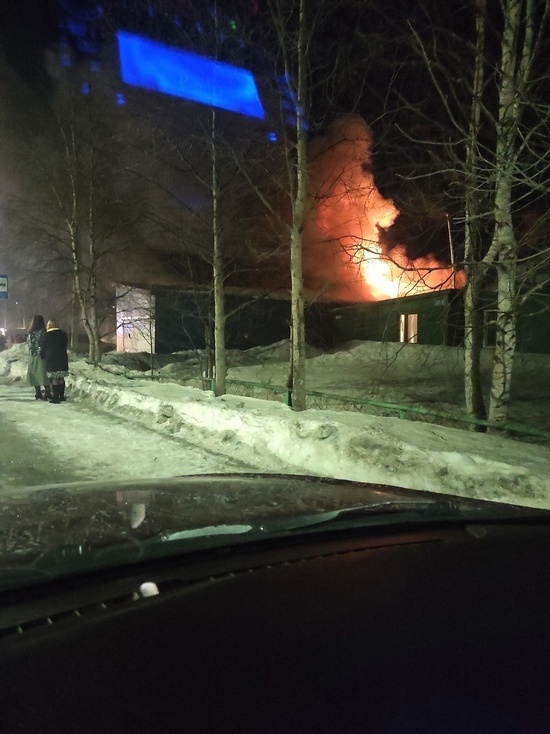 В Ноябрьске из горящего кафе эвакуировали 35 человек