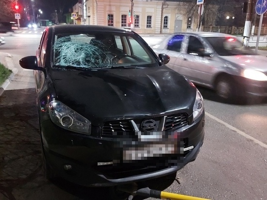 В Твери на улице Вагжанова иномарка сбила ехавшего на "красный" электросамокатчика