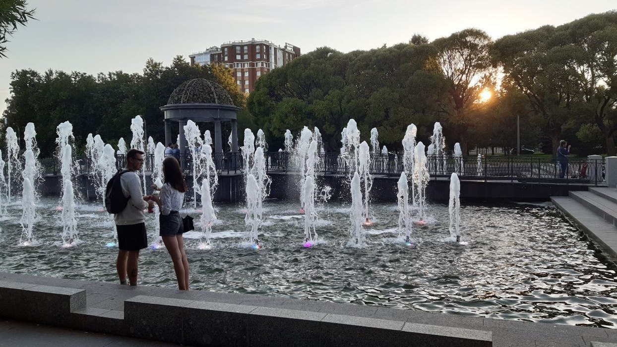В Петербурге 6 популярных фонтанных комплексов планируют не отключать до двух часов ночи