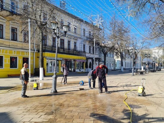 На улице Почтовой в Рязани провели субботник