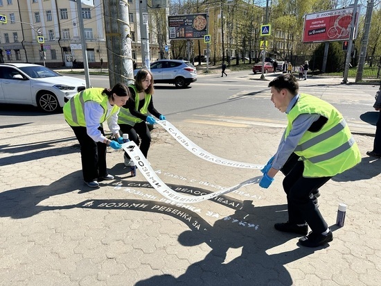 В Смоленске около пешеходных переходов появились «Трафареты безопасности»