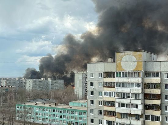 Неизвестные поджигатели снова устроили большой пожар в районе улицы Лукашевича в Омске