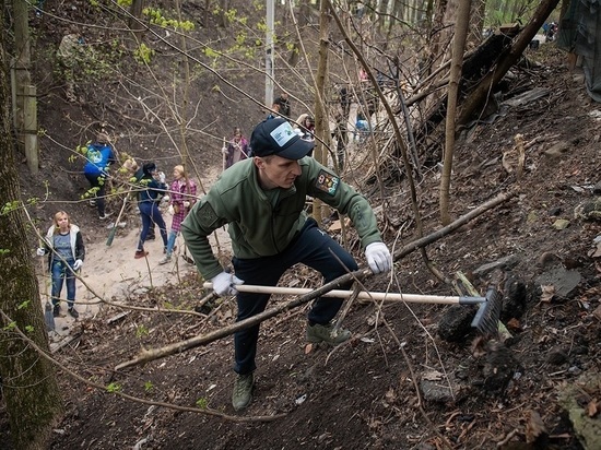 Врио губернатора Смоленской области принял участие во всероссийском субботнике