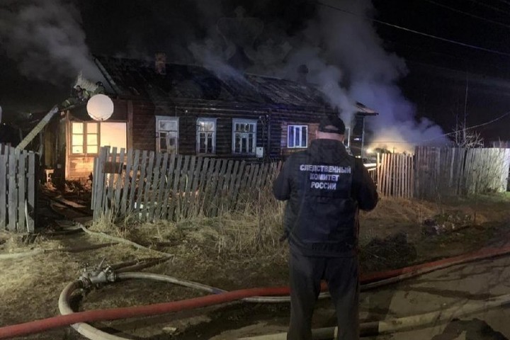 Костромские трагедии: в райцентре Шарья при пожаре погиб пожилой мужчина