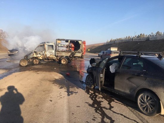 В аварии под Красноярском сгорела газель и пострадали две легковушки
