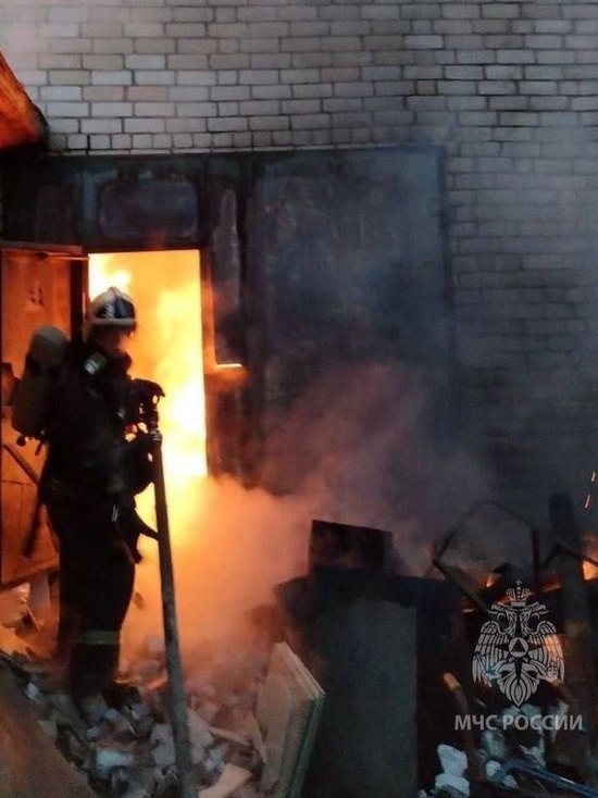 Жилой дом загорелся в Автозаводском районе Нижнего Новгорода 23 апреля