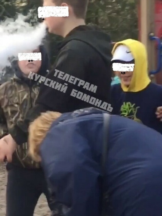 В Курске группа малолеток напала на 49-летнюю женщину в парке Бородино
