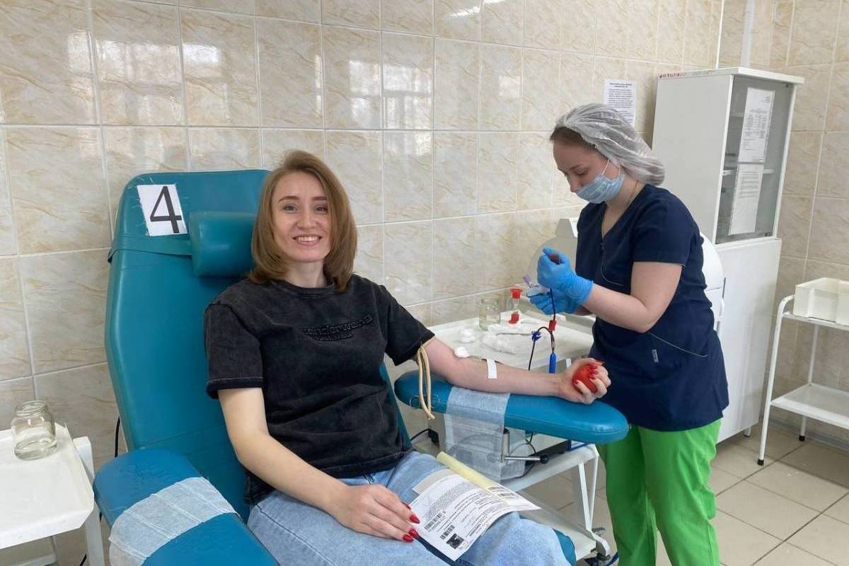 Костромские молодогвардейцы организовали акцию по сдаче донорской крови в Национальный день донора в России