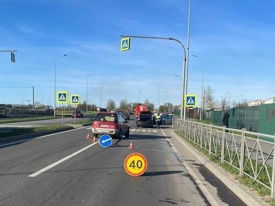 В Калининграде один автомобиль толкнул другой на пенсионера