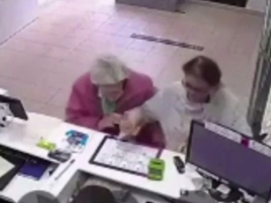Московские пенсионерки подрались в салоне сотовой связи из-за места в очереди