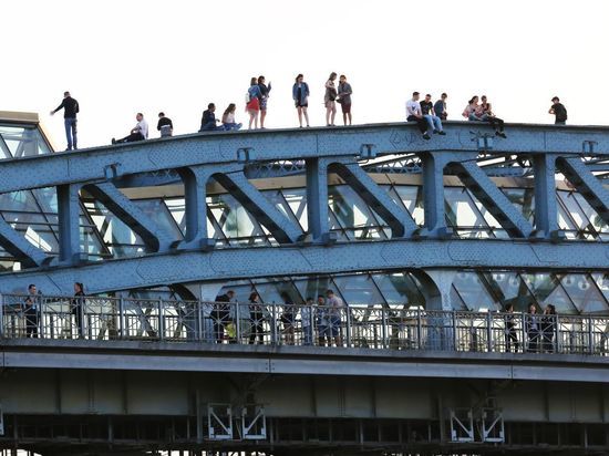 Голый мужчина спрыгнул с моста в Москве, чтобы переродиться