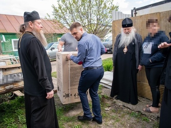 В Орле семьям участников СВО подарили бытовую технику