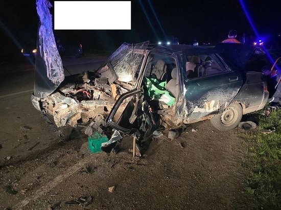 На трассе «Минводы - Суворовская» легковушка на «встречке» столкнулась с Вольво