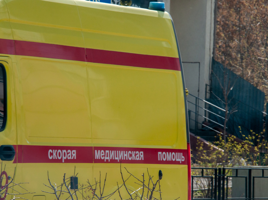 Автомобиль отправил в полет и больницу россиянина на самокате