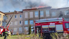 В Йошкар-Оле загорелась крыша школы-интерната: видео