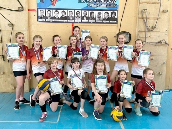Команда из Серпухова стала призером турнира по волейболу