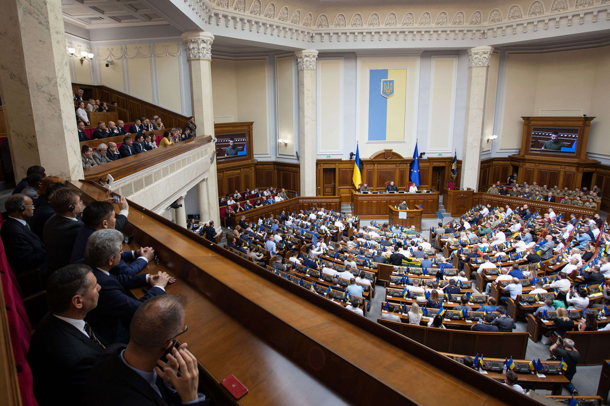 Верховная рада поддержала. Верховная рада Украины 2000. Молдавский парламент. Европейская Раде.