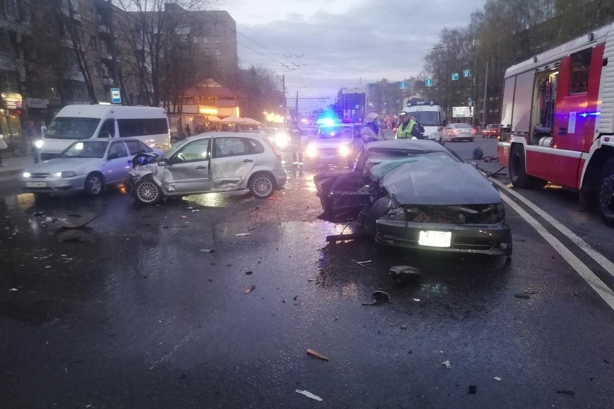 По факту смертельного ДТП в Смоленске от 22 апреля возбуждено уголовное  дело - МК Смоленск