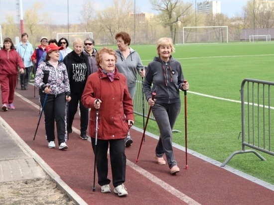 Пенсионеры из Орла получили возможность заняться скандинавской ходьбой абсолютно бесплатно