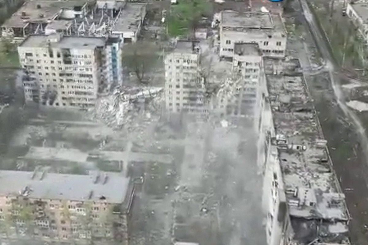 Drone filmed the work of "smart bombs" in Vugledar