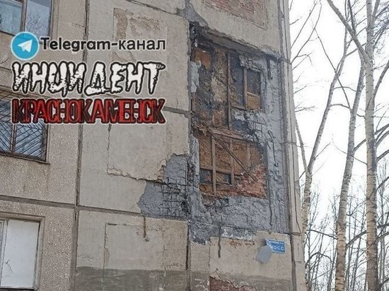 Ветхость стала причиной обрушения части фасада здания училища в Краснокаменске