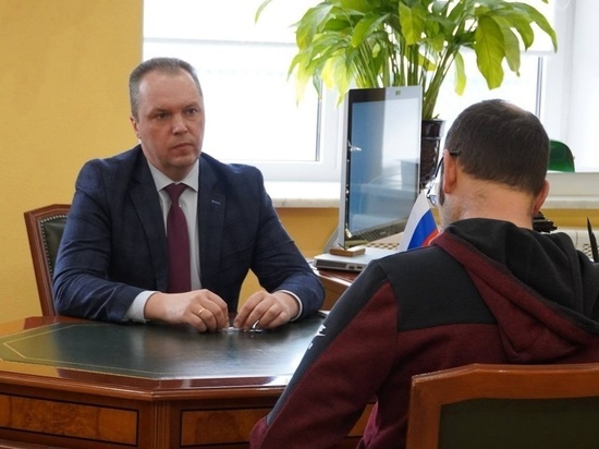 В Приуральском районе поддержат семью уезжающего на фронт учителя