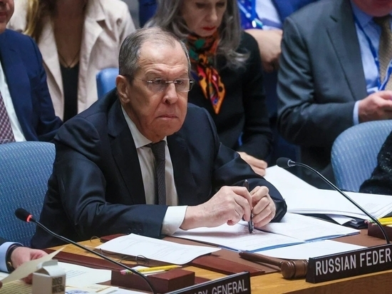 Глава МИД РФ Лавров похвалил платье журналистки, спросившей о зерновой сделке