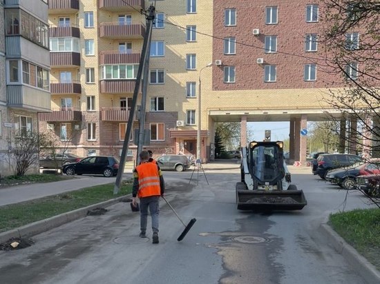 Псковичей просят убрать автомобили с улицы Гражданской из-за комплексной уборки