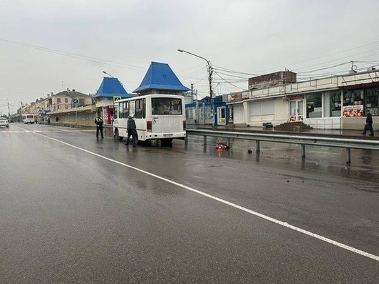В Новочеркасске женщина попала под колеса пассажирского автобуса