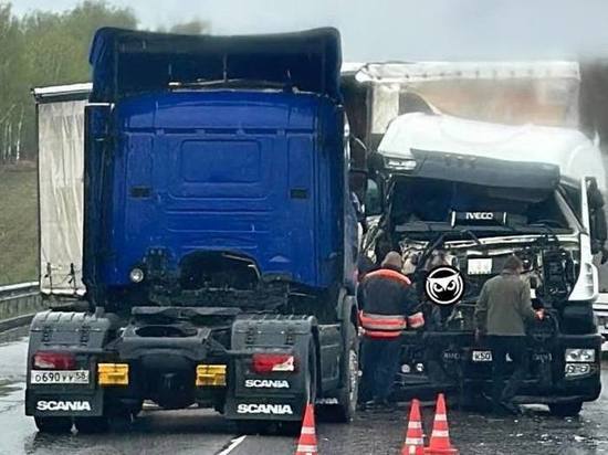 Два большегруза не поделили трассу в Пензенской области