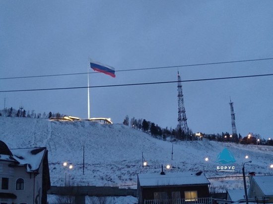 В Красноярске политолог Дюндик попросил врио губернатора Котюкова убрать флагшток