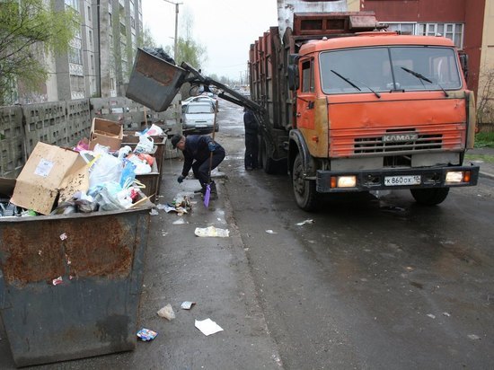 Спецтехника будет вывозить крупный мусор в Карелии