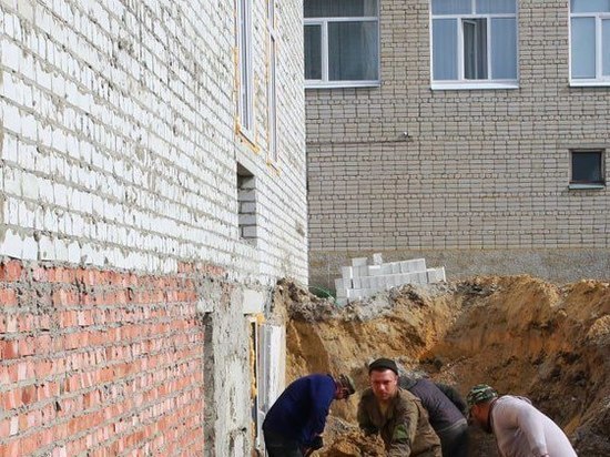 Питерскому району выделят деньги на ремонт школы, пострадавшей во время урагана