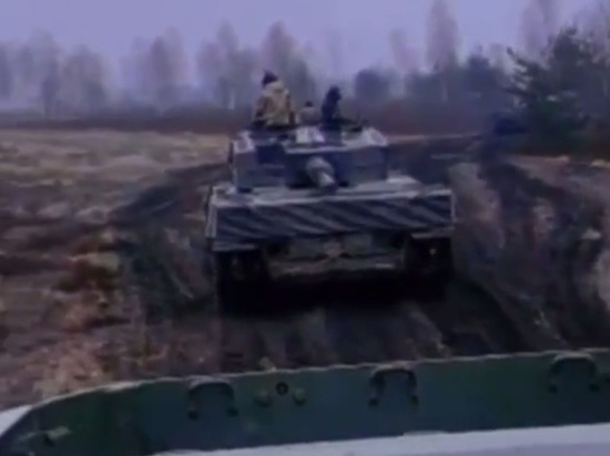 Военкор Котенок показал видео колонны украинских танков «Леопард»