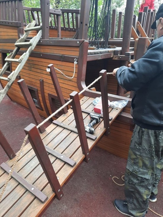 В Ессентуках поднял паруса уникальный корабль на детской площадке